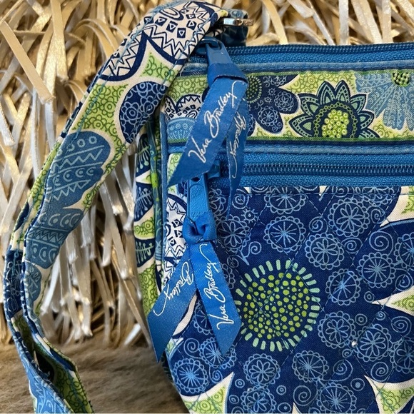 VERA BRADLEY Doodle Daisy Little Flap Hipster Green Blue Floral 2011 Crossbody - Picture 3 of 17